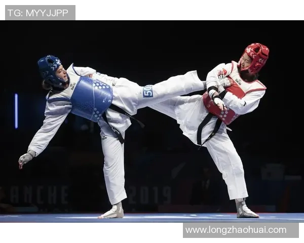 中国跆拳道世锦赛夺金 教练组泪洒赛场见证辉煌时刻